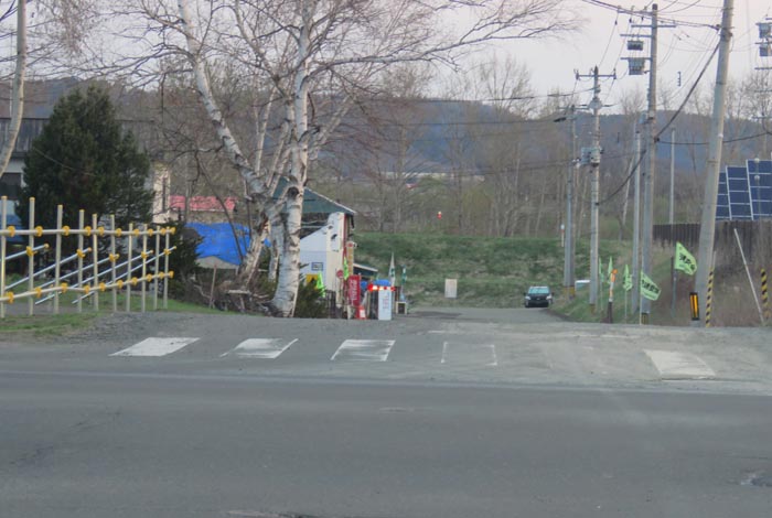 webnews今朝の北見/交差点から奥が無加川の右岸堤防