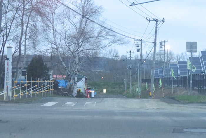 webnews今朝の北見/交差点から奥が無加川の右岸堤防