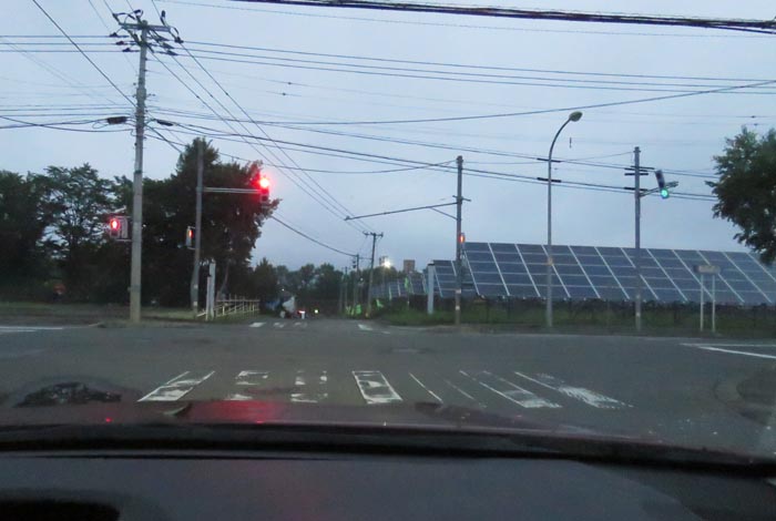 webnews今朝の北見/交差点から奥が無加川の右岸堤防