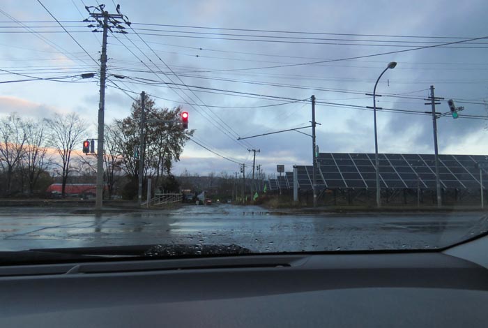 webnews今朝の北見/交差点から奥が無加川の右岸堤防