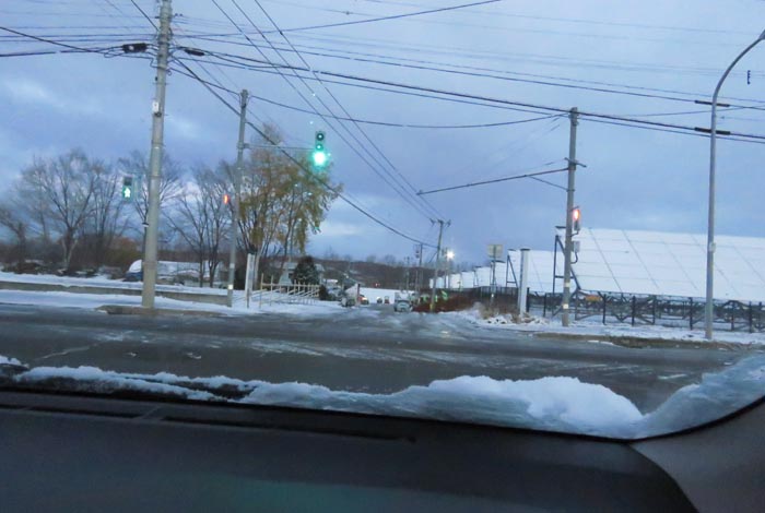 webnews今朝の北見/交差点から奥が無加川の右岸堤防