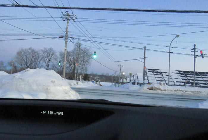 webnews今朝の北見/交差点から奥が無加川の右岸堤防