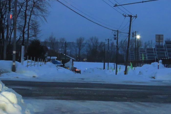 webnews今朝の北見/交差点から奥が無加川の右岸堤防