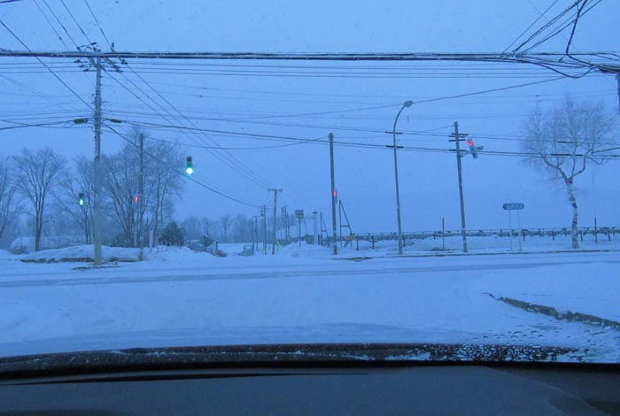 webnews今朝の北見/交差点から奥が無加川の右岸堤防