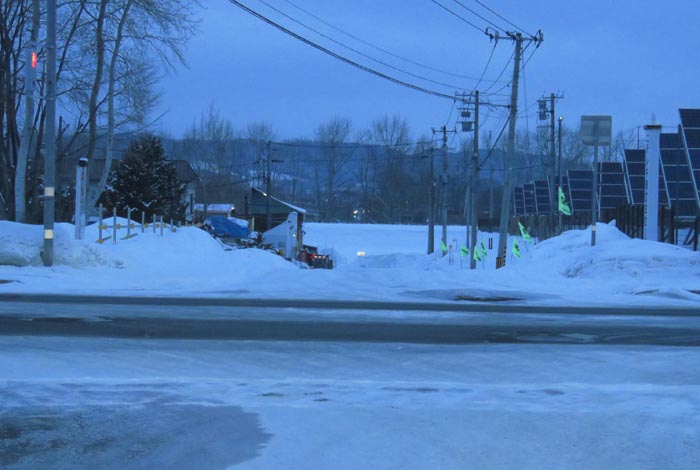 webnews今朝の北見/交差点から奥が無加川の右岸堤防