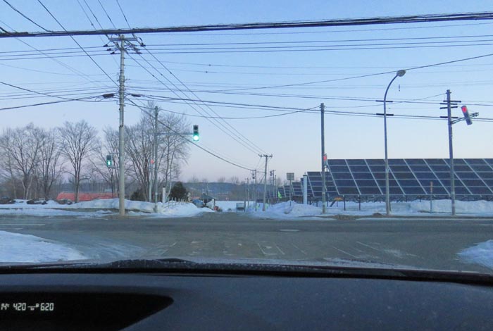 webnews今朝の北見/交差点から奥が無加川の右岸堤防