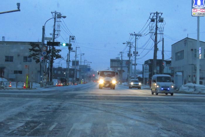 webnews今朝の北見/交差点から奥は常呂方面