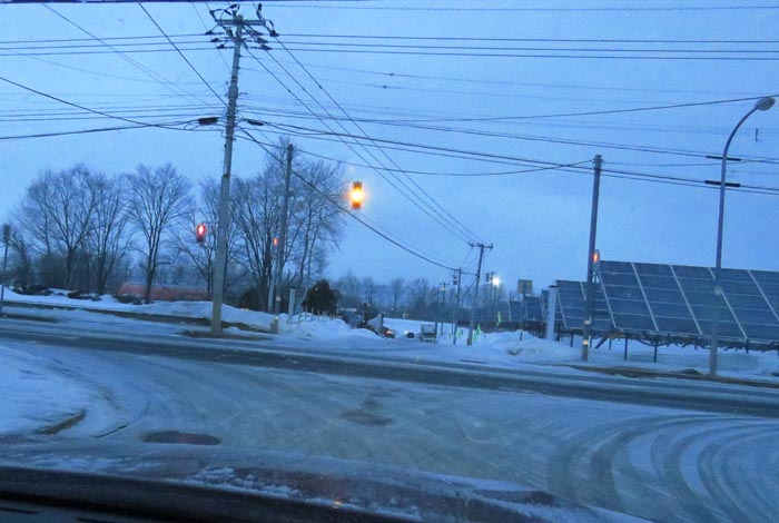 webnews今朝の北見/交差点から奥が無加川の右岸堤防