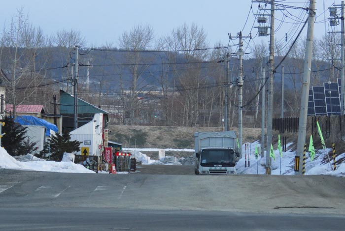 webnews今朝の北見/交差点から奥が無加川の右岸堤防