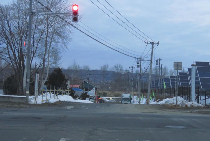 webnews今朝の北見/交差点から奥が無加川の右岸堤防