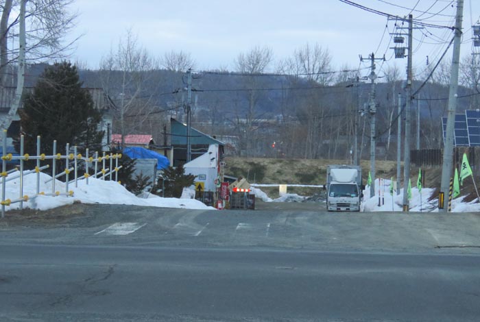 webnews今朝の北見/交差点から奥が無加川の右岸堤防