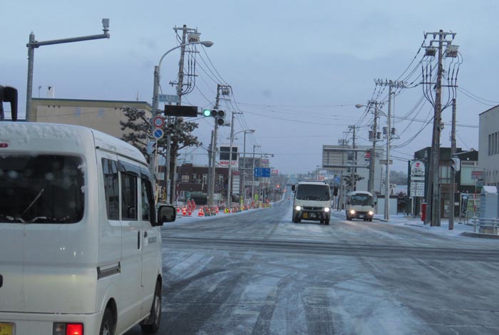 webnews今朝の北見/交差点から奥は常呂方面