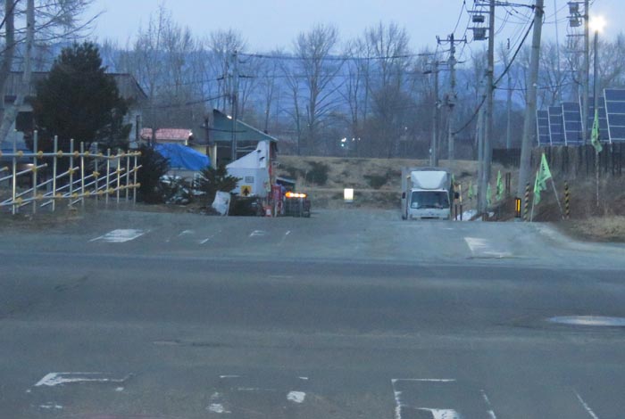 webnews今朝の北見/交差点から奥が無加川の右岸堤防