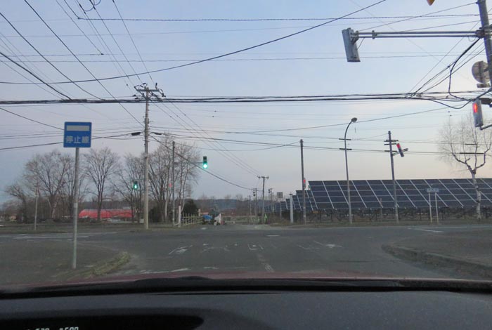 webnews今朝の北見/交差点から奥が無加川の右岸堤防