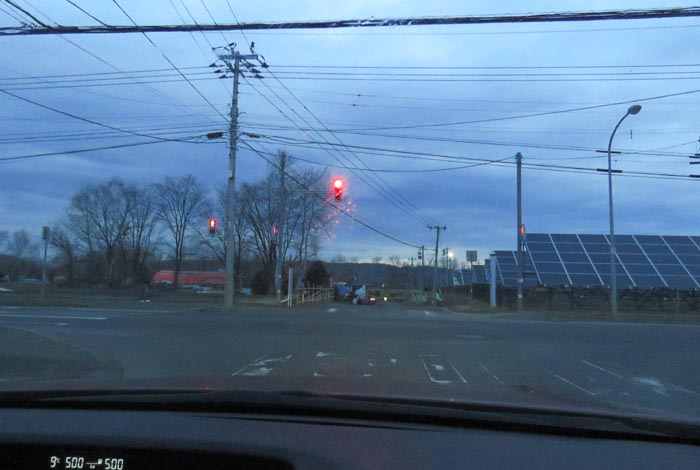 webnews今朝の北見/交差点から奥が無加川の右岸堤防