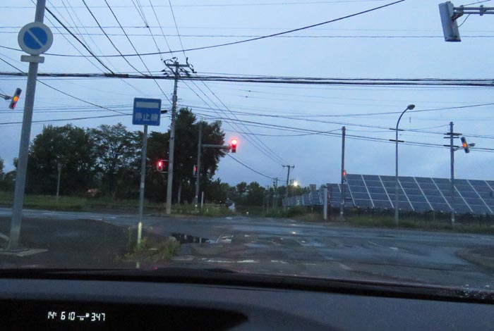 webnews今朝の北見/交差点から奥が無加川の右岸堤防